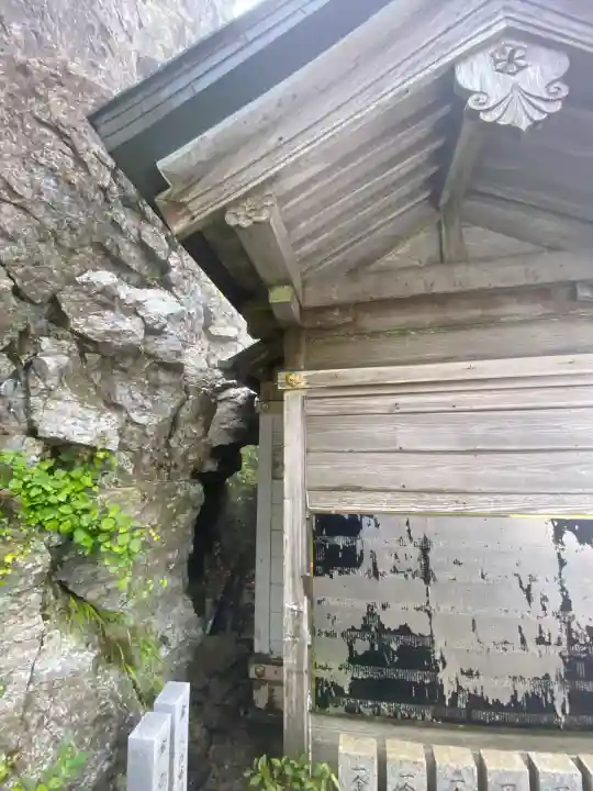 劔山本宮宝蔵石神社(徳島県)