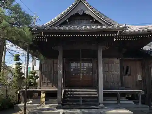 養草寺の本殿