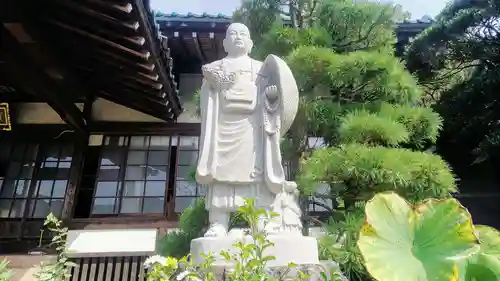 瀧泉寺の像