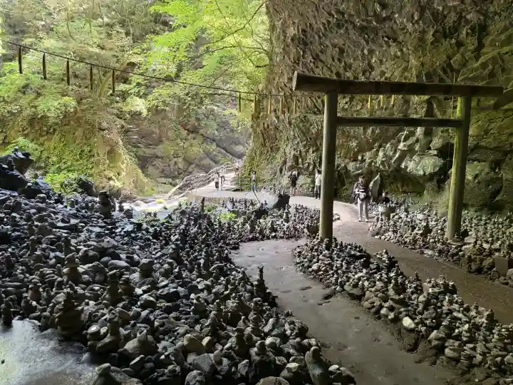 天安河原宮の{uncategorized: "未分類", other: "その他", undefined: "問題あり", building: "その他建物", grave: "お墓", sacred_gate: "鳥居", guardian: "狛犬", statue: "像", buddha: "仏像", history: "歴史", nature: "自然", garden: "庭園", animal: "動物", pagoda: "塔", temizu: "手水舎", mountain_gate: "山門・神門", sanctuary: "本殿・本堂", subordinate: "末社・摂社", art: "芸術", scenery: "景色", jizo: "地蔵", ema: "絵馬", goshuin: "御朱印", omikuji: "おみくじ", items: "授与品その他", amulet: "お守り", goshuincho: "御朱印帳", eats: "食事", festival: "お祭り", votive_dance: "神楽", shichigosan: "七五三参", wedding: "結婚式", experience: "体験その他", initially: "初詣", around: "周辺", anti_infection: "感染症対策"}
