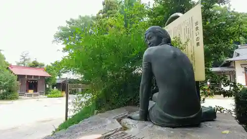 長宮氷川神社の像