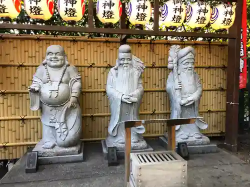 中野沼袋氷川神社の像