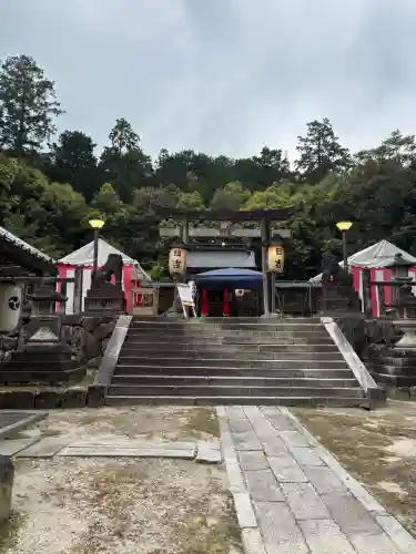 日吉神社（勝野）の{uncategorized: "未分類", other: "その他", undefined: "問題あり", building: "その他建物", grave: "お墓", sacred_gate: "鳥居", guardian: "狛犬", statue: "像", buddha: "仏像", history: "歴史", nature: "自然", garden: "庭園", animal: "動物", pagoda: "塔", temizu: "手水舎", mountain_gate: "山門・神門", sanctuary: "本殿・本堂", subordinate: "末社・摂社", art: "芸術", scenery: "景色", jizo: "地蔵", ema: "絵馬", goshuin: "御朱印", omikuji: "おみくじ", items: "授与品その他", amulet: "お守り", goshuincho: "御朱印帳", eats: "食事", festival: "お祭り", votive_dance: "神楽", shichigosan: "七五三参", wedding: "結婚式", experience: "体験その他", initially: "初詣", around: "周辺", anti_infection: "感染症対策"}