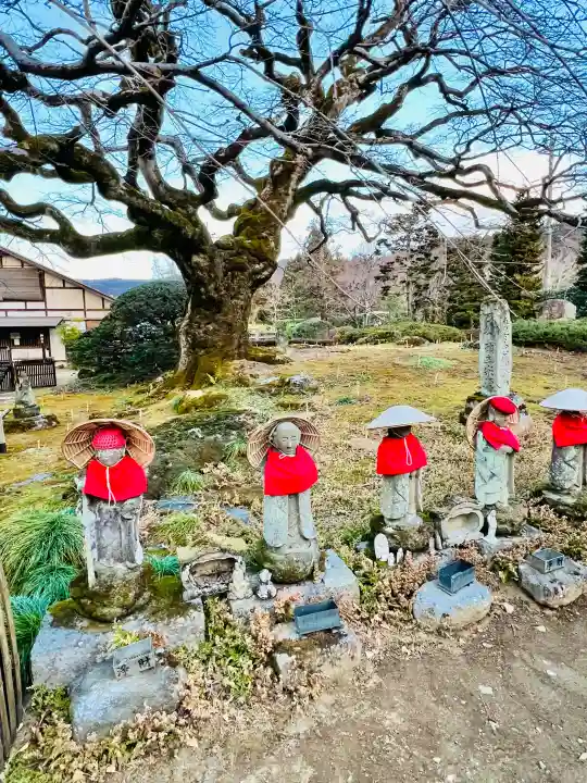 西善寺の{uncategorized: "未分類", other: "その他", undefined: "問題あり", building: "その他建物", grave: "お墓", sacred_gate: "鳥居", guardian: "狛犬", statue: "像", buddha: "仏像", history: "歴史", nature: "自然", garden: "庭園", animal: "動物", pagoda: "塔", temizu: "手水舎", mountain_gate: "山門・神門", sanctuary: "本殿・本堂", subordinate: "末社・摂社", art: "芸術", scenery: "景色", jizo: "地蔵", ema: "絵馬", goshuin: "御朱印", omikuji: "おみくじ", items: "授与品その他", amulet: "お守り", goshuincho: "御朱印帳", eats: "食事", festival: "お祭り", votive_dance: "神楽", shichigosan: "七五三参", wedding: "結婚式", experience: "体験その他", initially: "初詣", around: "周辺", anti_infection: "感染症対策"}