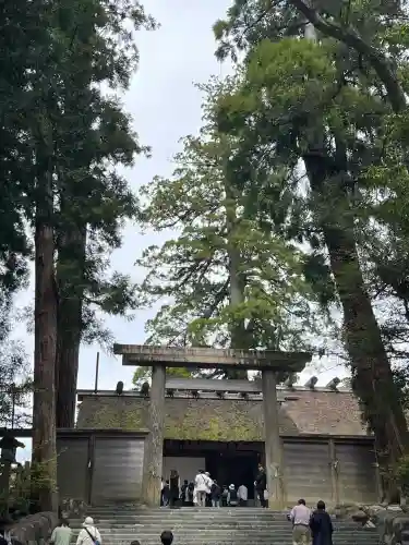 伊勢神宮内宮（皇大神宮）の{uncategorized: "未分類", other: "その他", undefined: "問題あり", building: "その他建物", grave: "お墓", sacred_gate: "鳥居", guardian: "狛犬", statue: "像", buddha: "仏像", history: "歴史", nature: "自然", garden: "庭園", animal: "動物", pagoda: "塔", temizu: "手水舎", mountain_gate: "山門・神門", sanctuary: "本殿・本堂", subordinate: "末社・摂社", art: "芸術", scenery: "景色", jizo: "地蔵", ema: "絵馬", goshuin: "御朱印", omikuji: "おみくじ", items: "授与品その他", amulet: "お守り", goshuincho: "御朱印帳", eats: "食事", festival: "お祭り", votive_dance: "神楽", shichigosan: "七五三参", wedding: "結婚式", experience: "体験その他", initially: "初詣", around: "周辺", anti_infection: "感染症対策"}