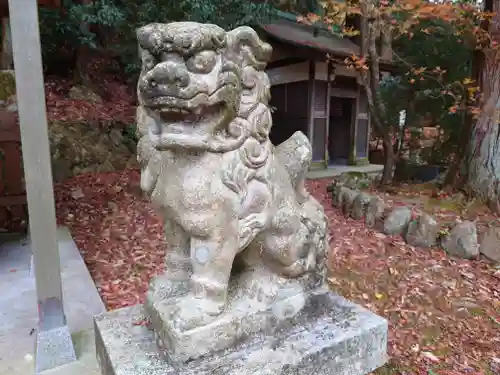 湯泉神社の狛犬