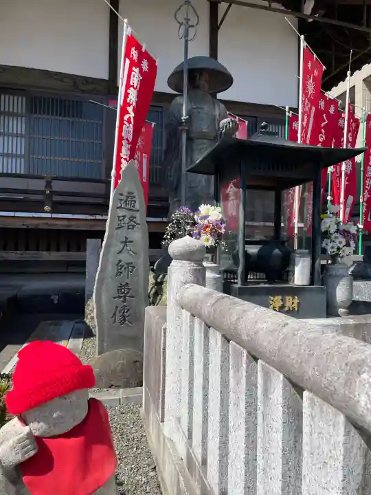 光榮寺の{uncategorized: "未分類", other: "その他", undefined: "問題あり", building: "その他建物", grave: "お墓", sacred_gate: "鳥居", guardian: "狛犬", statue: "像", buddha: "仏像", history: "歴史", nature: "自然", garden: "庭園", animal: "動物", pagoda: "塔", temizu: "手水舎", mountain_gate: "山門・神門", sanctuary: "本殿・本堂", subordinate: "末社・摂社", art: "芸術", scenery: "景色", jizo: "地蔵", ema: "絵馬", goshuin: "御朱印", omikuji: "おみくじ", items: "授与品その他", amulet: "お守り", goshuincho: "御朱印帳", eats: "食事", festival: "お祭り", votive_dance: "神楽", shichigosan: "七五三参", wedding: "結婚式", experience: "体験その他", initially: "初詣", around: "周辺", anti_infection: "感染症対策"}