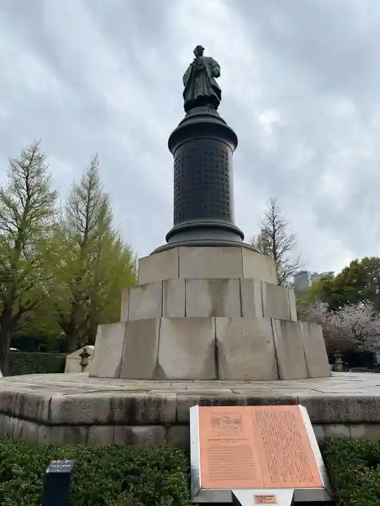靖國神社の{uncategorized: "未分類", other: "その他", undefined: "問題あり", building: "その他建物", grave: "お墓", sacred_gate: "鳥居", guardian: "狛犬", statue: "像", buddha: "仏像", history: "歴史", nature: "自然", garden: "庭園", animal: "動物", pagoda: "塔", temizu: "手水舎", mountain_gate: "山門・神門", sanctuary: "本殿・本堂", subordinate: "末社・摂社", art: "芸術", scenery: "景色", jizo: "地蔵", ema: "絵馬", goshuin: "御朱印", omikuji: "おみくじ", items: "授与品その他", amulet: "お守り", goshuincho: "御朱印帳", eats: "食事", festival: "お祭り", votive_dance: "神楽", shichigosan: "七五三参", wedding: "結婚式", experience: "体験その他", initially: "初詣", around: "周辺", anti_infection: "感染症対策"}