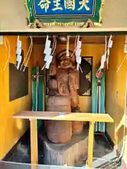 須賀神社の像