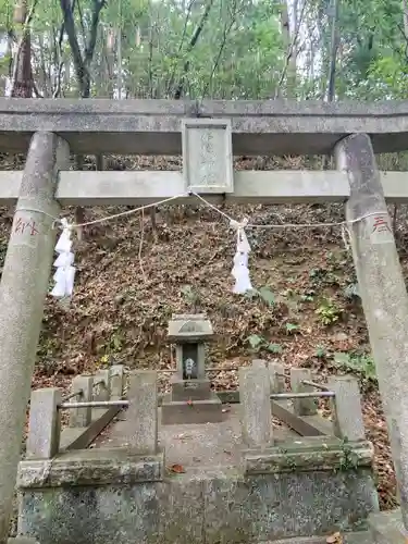 菅東山出世稲荷神社の鳥居