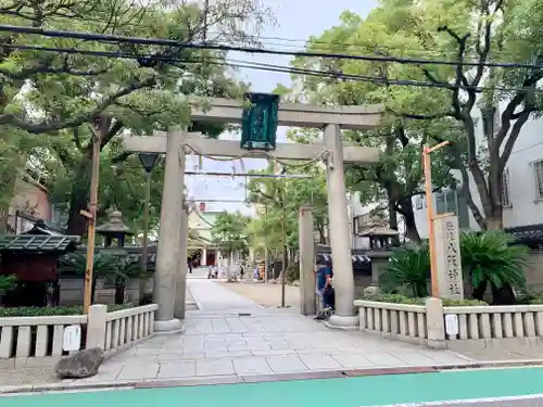 難波八阪神社の鳥居