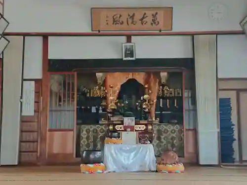 根石寺の本殿・本堂
