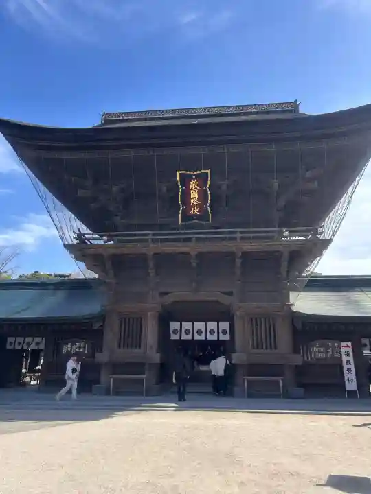 筥崎宮の{uncategorized: "未分類", other: "その他", undefined: "問題あり", building: "その他建物", grave: "お墓", sacred_gate: "鳥居", guardian: "狛犬", statue: "像", buddha: "仏像", history: "歴史", nature: "自然", garden: "庭園", animal: "動物", pagoda: "塔", temizu: "手水舎", mountain_gate: "山門・神門", sanctuary: "本殿・本堂", subordinate: "末社・摂社", art: "芸術", scenery: "景色", jizo: "地蔵", ema: "絵馬", goshuin: "御朱印", omikuji: "おみくじ", items: "授与品その他", amulet: "お守り", goshuincho: "御朱印帳", eats: "食事", festival: "お祭り", votive_dance: "神楽", shichigosan: "七五三参", wedding: "結婚式", experience: "体験その他", initially: "初詣", around: "周辺", anti_infection: "感染症対策"}
