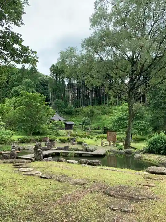 八百比丘尼堂の庭園