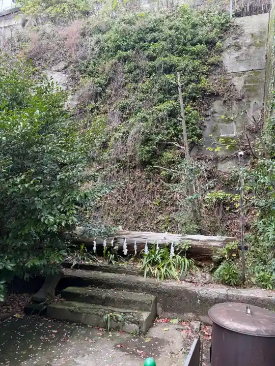 大綱金刀比羅神社の{uncategorized: "未分類", other: "その他", undefined: "問題あり", building: "その他建物", grave: "お墓", sacred_gate: "鳥居", guardian: "狛犬", statue: "像", buddha: "仏像", history: "歴史", nature: "自然", garden: "庭園", animal: "動物", pagoda: "塔", temizu: "手水舎", mountain_gate: "山門・神門", sanctuary: "本殿・本堂", subordinate: "末社・摂社", art: "芸術", scenery: "景色", jizo: "地蔵", ema: "絵馬", goshuin: "御朱印", omikuji: "おみくじ", items: "授与品その他", amulet: "お守り", goshuincho: "御朱印帳", eats: "食事", festival: "お祭り", votive_dance: "神楽", shichigosan: "七五三参", wedding: "結婚式", experience: "体験その他", initially: "初詣", around: "周辺", anti_infection: "感染症対策"}
