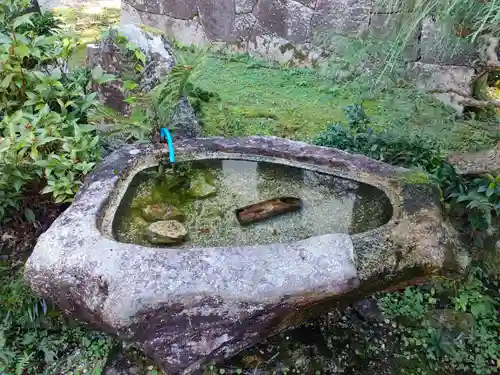 吸湖山　青岸寺の手水舎