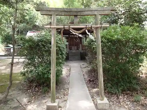 鳴神社の末社