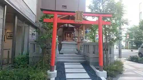 鎮守稲荷大明神の鳥居