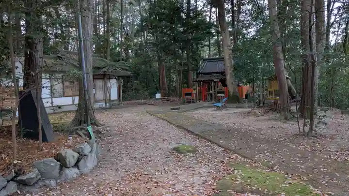 下居神社の庭園