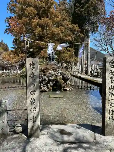 龍泉寺の{uncategorized: "未分類", other: "その他", undefined: "問題あり", building: "その他建物", grave: "お墓", sacred_gate: "鳥居", guardian: "狛犬", statue: "像", buddha: "仏像", history: "歴史", nature: "自然", garden: "庭園", animal: "動物", pagoda: "塔", temizu: "手水舎", mountain_gate: "山門・神門", sanctuary: "本殿・本堂", subordinate: "末社・摂社", art: "芸術", scenery: "景色", jizo: "地蔵", ema: "絵馬", goshuin: "御朱印", omikuji: "おみくじ", items: "授与品その他", amulet: "お守り", goshuincho: "御朱印帳", eats: "食事", festival: "お祭り", votive_dance: "神楽", shichigosan: "七五三参", wedding: "結婚式", experience: "体験その他", initially: "初詣", around: "周辺", anti_infection: "感染症対策"}