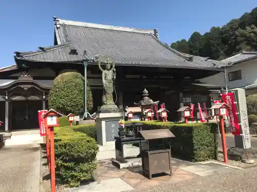 渭信寺の本殿・本堂