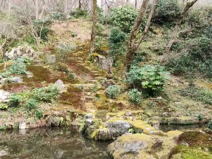 三千院門跡の{uncategorized: "未分類", other: "その他", undefined: "問題あり", building: "その他建物", grave: "お墓", sacred_gate: "鳥居", guardian: "狛犬", statue: "像", buddha: "仏像", history: "歴史", nature: "自然", garden: "庭園", animal: "動物", pagoda: "塔", temizu: "手水舎", mountain_gate: "山門・神門", sanctuary: "本殿・本堂", subordinate: "末社・摂社", art: "芸術", scenery: "景色", jizo: "地蔵", ema: "絵馬", goshuin: "御朱印", omikuji: "おみくじ", items: "授与品その他", amulet: "お守り", goshuincho: "御朱印帳", eats: "食事", festival: "お祭り", votive_dance: "神楽", shichigosan: "七五三参", wedding: "結婚式", experience: "体験その他", initially: "初詣", around: "周辺", anti_infection: "感染症対策"}