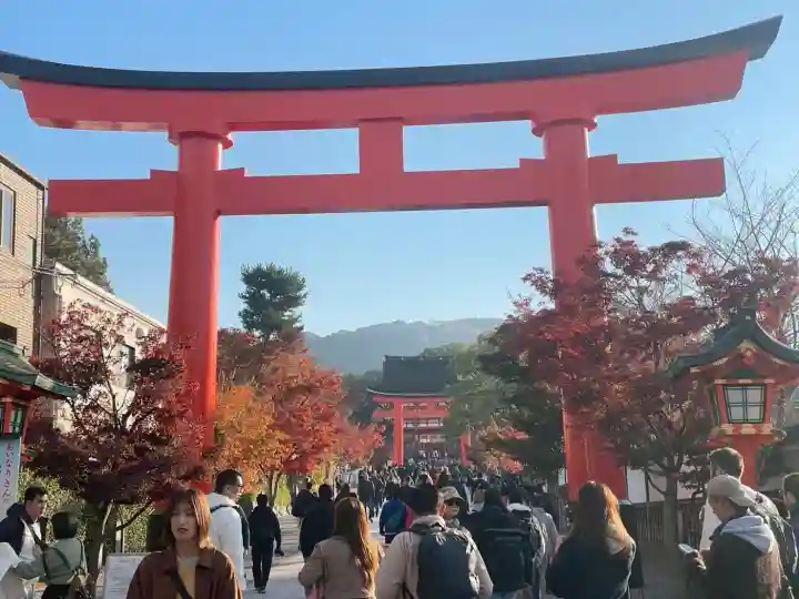 伏見稲荷大社の{uncategorized: "未分類", other: "その他", undefined: "問題あり", building: "その他建物", grave: "お墓", sacred_gate: "鳥居", guardian: "狛犬", statue: "像", buddha: "仏像", history: "歴史", nature: "自然", garden: "庭園", animal: "動物", pagoda: "塔", temizu: "手水舎", mountain_gate: "山門・神門", sanctuary: "本殿・本堂", subordinate: "末社・摂社", art: "芸術", scenery: "景色", jizo: "地蔵", ema: "絵馬", goshuin: "御朱印", omikuji: "おみくじ", items: "授与品その他", amulet: "お守り", goshuincho: "御朱印帳", eats: "食事", festival: "お祭り", votive_dance: "神楽", shichigosan: "七五三参", wedding: "結婚式", experience: "体験その他", initially: "初詣", around: "周辺", anti_infection: "感染症対策"}