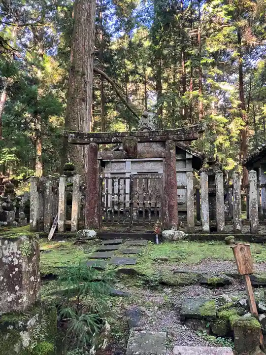 高野山金剛峯寺奥の院(和歌山県)