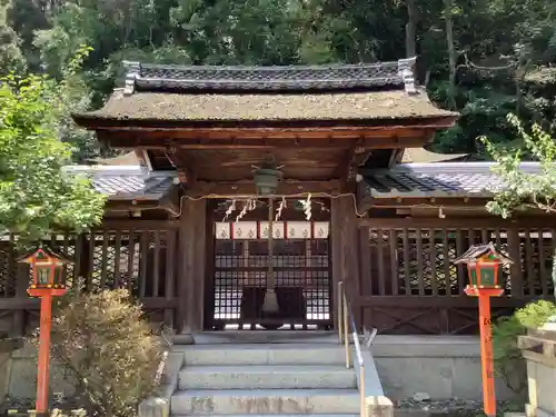 長等神社の本殿