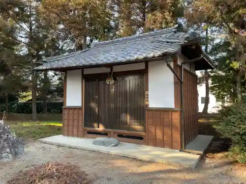満賀里神社の{uncategorized: "未分類", other: "その他", undefined: "問題あり", building: "その他建物", grave: "お墓", sacred_gate: "鳥居", guardian: "狛犬", statue: "像", buddha: "仏像", history: "歴史", nature: "自然", garden: "庭園", animal: "動物", pagoda: "塔", temizu: "手水舎", mountain_gate: "山門・神門", sanctuary: "本殿・本堂", subordinate: "末社・摂社", art: "芸術", scenery: "景色", jizo: "地蔵", ema: "絵馬", goshuin: "御朱印", omikuji: "おみくじ", items: "授与品その他", amulet: "お守り", goshuincho: "御朱印帳", eats: "食事", festival: "お祭り", votive_dance: "神楽", shichigosan: "七五三参", wedding: "結婚式", experience: "体験その他", initially: "初詣", around: "周辺", anti_infection: "感染症対策"}