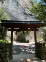 花窟神社の山門