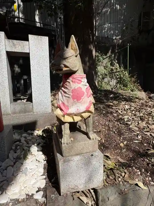 小梳神社の{uncategorized: "未分類", other: "その他", undefined: "問題あり", building: "その他建物", grave: "お墓", sacred_gate: "鳥居", guardian: "狛犬", statue: "像", buddha: "仏像", history: "歴史", nature: "自然", garden: "庭園", animal: "動物", pagoda: "塔", temizu: "手水舎", mountain_gate: "山門・神門", sanctuary: "本殿・本堂", subordinate: "末社・摂社", art: "芸術", scenery: "景色", jizo: "地蔵", ema: "絵馬", goshuin: "御朱印", omikuji: "おみくじ", items: "授与品その他", amulet: "お守り", goshuincho: "御朱印帳", eats: "食事", festival: "お祭り", votive_dance: "神楽", shichigosan: "七五三参", wedding: "結婚式", experience: "体験その他", initially: "初詣", around: "周辺", anti_infection: "感染症対策"}