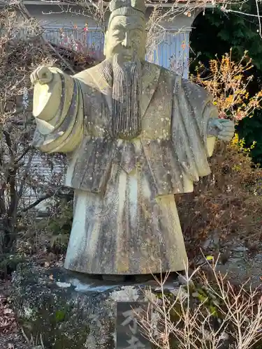 冨士御室浅間神社の像