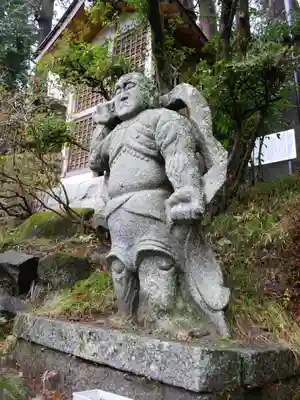 岩角山 岩角寺の像
