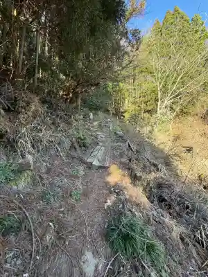 須我神社奥宮の{uncategorized: "未分類", other: "その他", undefined: "問題あり", building: "その他建物", grave: "お墓", sacred_gate: "鳥居", guardian: "狛犬", statue: "像", buddha: "仏像", history: "歴史", nature: "自然", garden: "庭園", animal: "動物", pagoda: "塔", temizu: "手水舎", mountain_gate: "山門・神門", sanctuary: "本殿・本堂", subordinate: "末社・摂社", art: "芸術", scenery: "景色", jizo: "地蔵", ema: "絵馬", goshuin: "御朱印", omikuji: "おみくじ", items: "授与品その他", amulet: "お守り", goshuincho: "御朱印帳", eats: "食事", festival: "お祭り", votive_dance: "神楽", shichigosan: "七五三参", wedding: "結婚式", experience: "体験その他", initially: "初詣", around: "周辺", anti_infection: "感染症対策"}