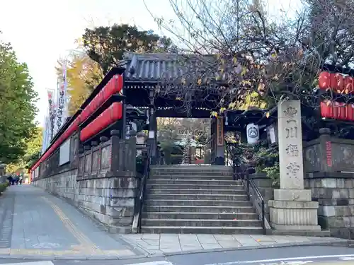 豊川稲荷東京別院の山門