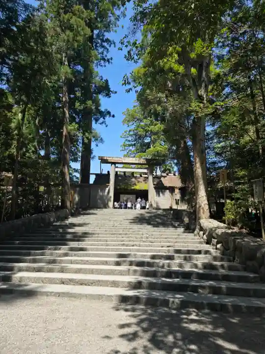 伊勢神宮内宮(皇大神宮)の{uncategorized: "未分類", other: "その他", undefined: "問題あり", building: "その他建物", grave: "お墓", sacred_gate: "鳥居", guardian: "狛犬", statue: "像", buddha: "仏像", history: "歴史", nature: "自然", garden: "庭園", animal: "動物", pagoda: "塔", temizu: "手水舎", mountain_gate: "山門・神門", sanctuary: "本殿・本堂", subordinate: "末社・摂社", art: "芸術", scenery: "景色", jizo: "地蔵", ema: "絵馬", goshuin: "御朱印", omikuji: "おみくじ", items: "授与品その他", amulet: "お守り", goshuincho: "御朱印帳", eats: "食事", festival: "お祭り", votive_dance: "神楽", shichigosan: "七五三参", wedding: "結婚式", experience: "体験その他", initially: "初詣", around: "周辺", anti_infection: "感染症対策"}