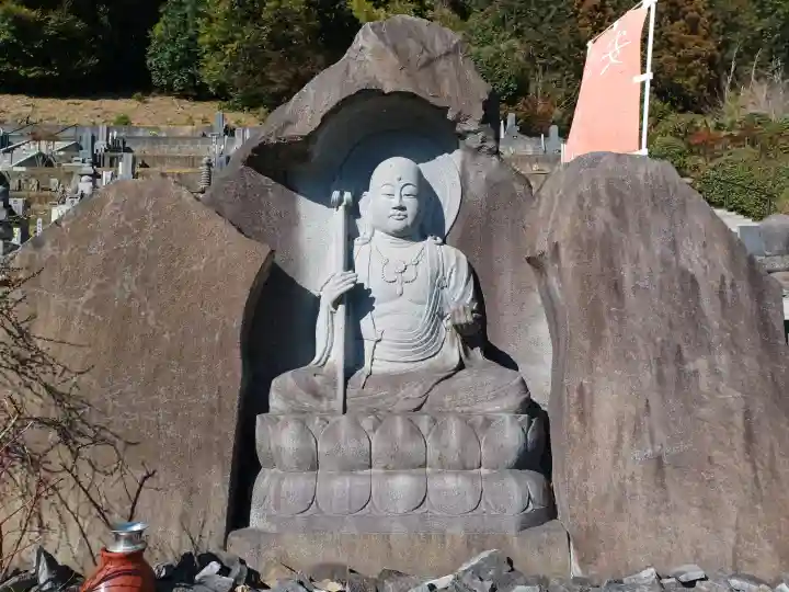 瀧泉寺の{uncategorized: "未分類", other: "その他", undefined: "問題あり", building: "その他建物", grave: "お墓", sacred_gate: "鳥居", guardian: "狛犬", statue: "像", buddha: "仏像", history: "歴史", nature: "自然", garden: "庭園", animal: "動物", pagoda: "塔", temizu: "手水舎", mountain_gate: "山門・神門", sanctuary: "本殿・本堂", subordinate: "末社・摂社", art: "芸術", scenery: "景色", jizo: "地蔵", ema: "絵馬", goshuin: "御朱印", omikuji: "おみくじ", items: "授与品その他", amulet: "お守り", goshuincho: "御朱印帳", eats: "食事", festival: "お祭り", votive_dance: "神楽", shichigosan: "七五三参", wedding: "結婚式", experience: "体験その他", initially: "初詣", around: "周辺", anti_infection: "感染症対策"}