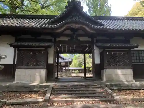 伊居太神社の山門