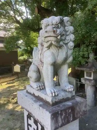 新田白山神社の狛犬