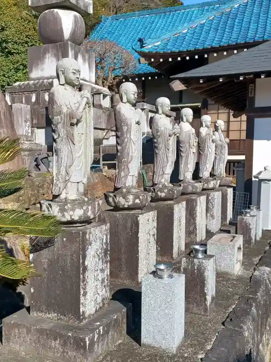 瀧泉寺の{uncategorized: "未分類", other: "その他", undefined: "問題あり", building: "その他建物", grave: "お墓", sacred_gate: "鳥居", guardian: "狛犬", statue: "像", buddha: "仏像", history: "歴史", nature: "自然", garden: "庭園", animal: "動物", pagoda: "塔", temizu: "手水舎", mountain_gate: "山門・神門", sanctuary: "本殿・本堂", subordinate: "末社・摂社", art: "芸術", scenery: "景色", jizo: "地蔵", ema: "絵馬", goshuin: "御朱印", omikuji: "おみくじ", items: "授与品その他", amulet: "お守り", goshuincho: "御朱印帳", eats: "食事", festival: "お祭り", votive_dance: "神楽", shichigosan: "七五三参", wedding: "結婚式", experience: "体験その他", initially: "初詣", around: "周辺", anti_infection: "感染症対策"}