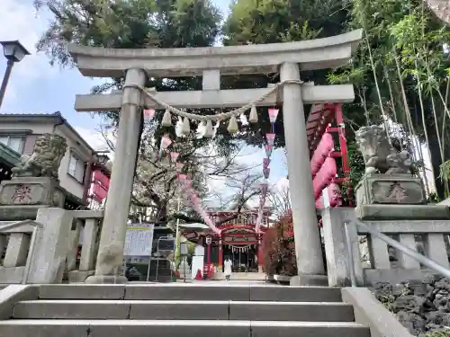 居木神社の{uncategorized: "未分類", other: "その他", undefined: "問題あり", building: "その他建物", grave: "お墓", sacred_gate: "鳥居", guardian: "狛犬", statue: "像", buddha: "仏像", history: "歴史", nature: "自然", garden: "庭園", animal: "動物", pagoda: "塔", temizu: "手水舎", mountain_gate: "山門・神門", sanctuary: "本殿・本堂", subordinate: "末社・摂社", art: "芸術", scenery: "景色", jizo: "地蔵", ema: "絵馬", goshuin: "御朱印", omikuji: "おみくじ", items: "授与品その他", amulet: "お守り", goshuincho: "御朱印帳", eats: "食事", festival: "お祭り", votive_dance: "神楽", shichigosan: "七五三参", wedding: "結婚式", experience: "体験その他", initially: "初詣", around: "周辺", anti_infection: "感染症対策"}