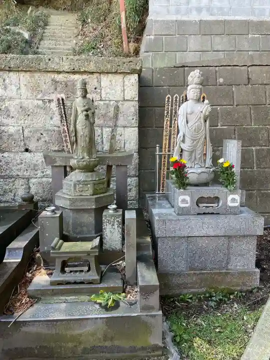 長勝寺の{uncategorized: "未分類", other: "その他", undefined: "問題あり", building: "その他建物", grave: "お墓", sacred_gate: "鳥居", guardian: "狛犬", statue: "像", buddha: "仏像", history: "歴史", nature: "自然", garden: "庭園", animal: "動物", pagoda: "塔", temizu: "手水舎", mountain_gate: "山門・神門", sanctuary: "本殿・本堂", subordinate: "末社・摂社", art: "芸術", scenery: "景色", jizo: "地蔵", ema: "絵馬", goshuin: "御朱印", omikuji: "おみくじ", items: "授与品その他", amulet: "お守り", goshuincho: "御朱印帳", eats: "食事", festival: "お祭り", votive_dance: "神楽", shichigosan: "七五三参", wedding: "結婚式", experience: "体験その他", initially: "初詣", around: "周辺", anti_infection: "感染症対策"}