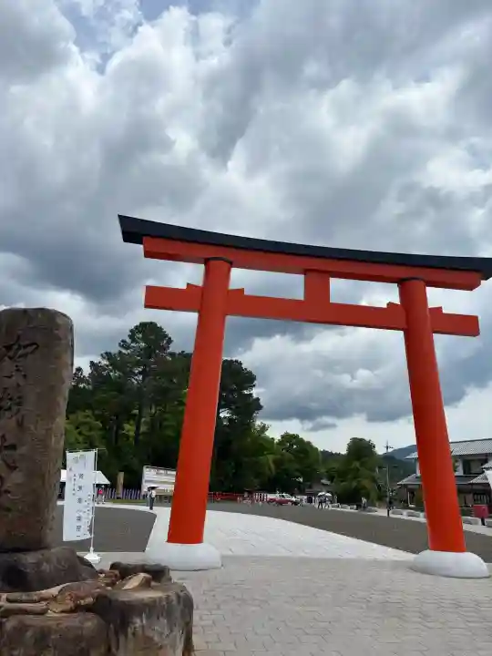 賀茂別雷神社(上賀茂神社)の{uncategorized: "未分類", other: "その他", undefined: "問題あり", building: "その他建物", grave: "お墓", sacred_gate: "鳥居", guardian: "狛犬", statue: "像", buddha: "仏像", history: "歴史", nature: "自然", garden: "庭園", animal: "動物", pagoda: "塔", temizu: "手水舎", mountain_gate: "山門・神門", sanctuary: "本殿・本堂", subordinate: "末社・摂社", art: "芸術", scenery: "景色", jizo: "地蔵", ema: "絵馬", goshuin: "御朱印", omikuji: "おみくじ", items: "授与品その他", amulet: "お守り", goshuincho: "御朱印帳", eats: "食事", festival: "お祭り", votive_dance: "神楽", shichigosan: "七五三参", wedding: "結婚式", experience: "体験その他", initially: "初詣", around: "周辺", anti_infection: "感染症対策"}