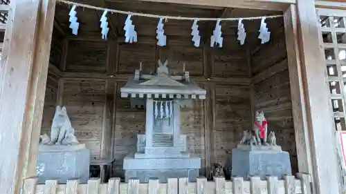 三峯神社の{uncategorized: "未分類", other: "その他", undefined: "問題あり", building: "その他建物", grave: "お墓", sacred_gate: "鳥居", guardian: "狛犬", statue: "像", buddha: "仏像", history: "歴史", nature: "自然", garden: "庭園", animal: "動物", pagoda: "塔", temizu: "手水舎", mountain_gate: "山門・神門", sanctuary: "本殿・本堂", subordinate: "末社・摂社", art: "芸術", scenery: "景色", jizo: "地蔵", ema: "絵馬", goshuin: "御朱印", omikuji: "おみくじ", items: "授与品その他", amulet: "お守り", goshuincho: "御朱印帳", eats: "食事", festival: "お祭り", votive_dance: "神楽", shichigosan: "七五三参", wedding: "結婚式", experience: "体験その他", initially: "初詣", around: "周辺", anti_infection: "感染症対策"}