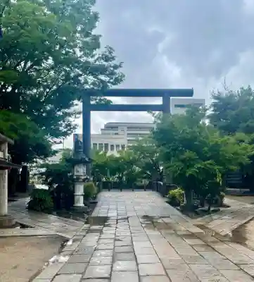 四柱神社の{uncategorized: "未分類", other: "その他", undefined: "問題あり", building: "その他建物", grave: "お墓", sacred_gate: "鳥居", guardian: "狛犬", statue: "像", buddha: "仏像", history: "歴史", nature: "自然", garden: "庭園", animal: "動物", pagoda: "塔", temizu: "手水舎", mountain_gate: "山門・神門", sanctuary: "本殿・本堂", subordinate: "末社・摂社", art: "芸術", scenery: "景色", jizo: "地蔵", ema: "絵馬", goshuin: "御朱印", omikuji: "おみくじ", items: "授与品その他", amulet: "お守り", goshuincho: "御朱印帳", eats: "食事", festival: "お祭り", votive_dance: "神楽", shichigosan: "七五三参", wedding: "結婚式", experience: "体験その他", initially: "初詣", around: "周辺", anti_infection: "感染症対策"}