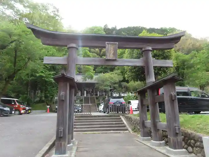 高尾山麓氷川神社の鳥居