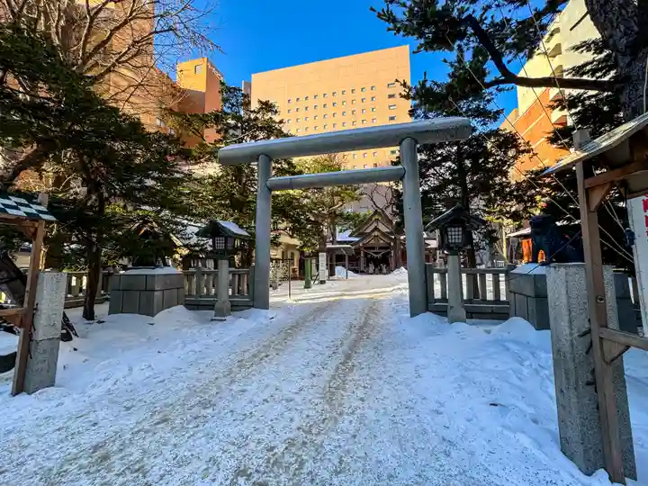 三吉神社の鳥居