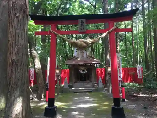 横浜八幡神社の鳥居