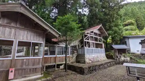 神明神社の本殿